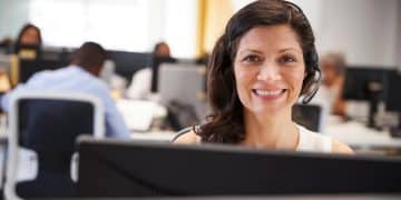 Improve E-commerce Customer Satisfaction: Integrate Live Chat - Cover Image